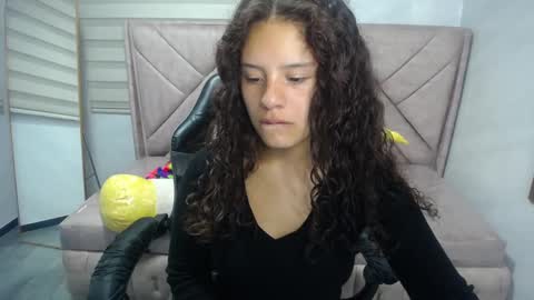 velvet_moon_v online show from 11, 9, 2025