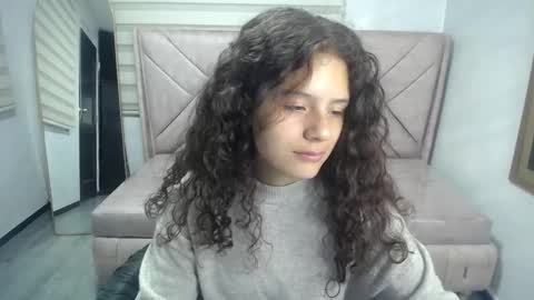 velvet_moon_v online show from 29, 9, 2025