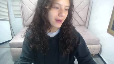 velvet_moon_v online show from 30, 9, 2025