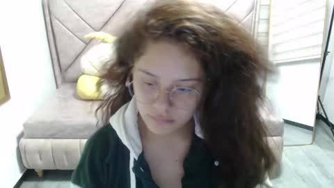 velvet_moon_v online show from 16, 12, 2025