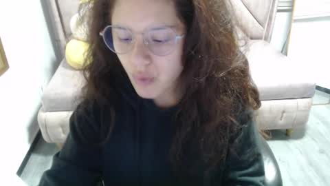 velvet_moon_v online show from 20, 12, 2025