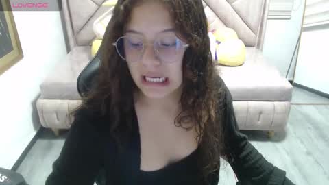 velvet_moon_v online show from 10, 1, 2026