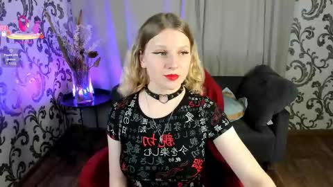 velvet_peach_ online show from 19, 10, 2025
