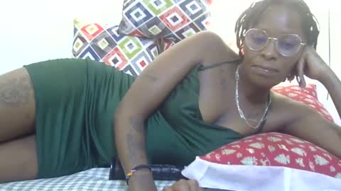 Snapshot of velvet_temptress chatting on 4, 1, 2025 velvet online show from 4, 1, 2025