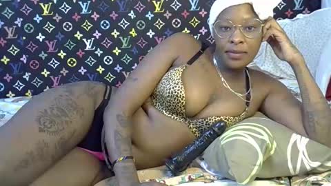 Snapshot of velvet_temptress chatting on 18, 10, 2025 velvet online show from 18, 10, 2025