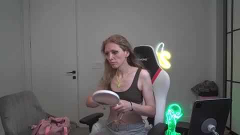 VelvetTGirl online show from 9, 3, 2026