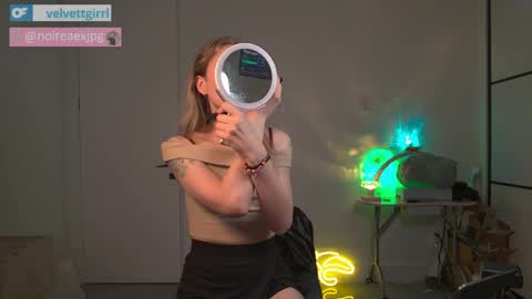 Snapshot of velvettgirl chatting on 19, 4, 2026 VelvetTGirl online show from 19, 4, 2026