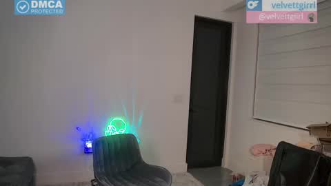 Snapshot of velvettgirl chatting on 25, 5, 2026 VelvetTGirl online show from 25, 5, 2026