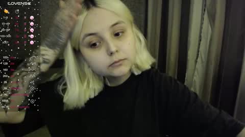 Snapshot of vendymories chatting on 17, 10, 2025 eva 3 online show from 17, 10, 2025