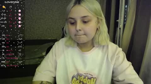 Snapshot of vendymories chatting on 23, 10, 2025 eva 3 online show from 23, 10, 2025