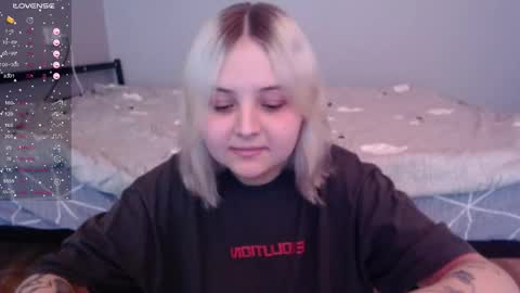 Snapshot of vendymories chatting on 16, 12, 2025 eva 3 online show from 16, 12, 2025