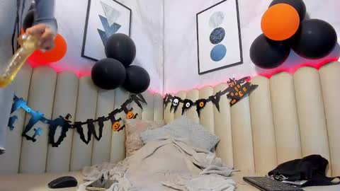 Snapshot of venus__miller chatting on 25, 10, 2025 venus__miller online show from 25, 10, 2025