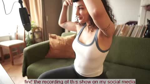 Snapshot of venus_in_jeans chatting on 12, 6, 2026 Bella online show from 12, 6, 2026