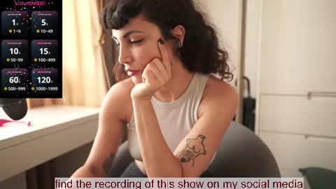 Snapshot of venus_in_jeans chatting on 18, 6, 2026 Bella online show from 18, 6, 2026