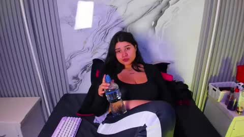 Snapshot of venusowen_ chatting on 4, 4, 2026 Venusowen online show from 4, 4, 2026