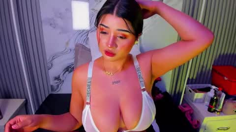 Snapshot of venusowen_ chatting on 7, 5, 2026 Venusowen online show from 7, 5, 2026