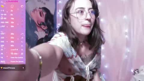 Snapshot of venuzxx chatting on 27, 2, 2025 . . online show from 27, 2, 2025