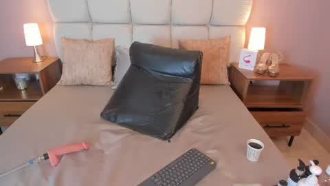 Snapshot of vero_milff chatting on 9, 7, 2026 Vero online show from 9, 7, 2026