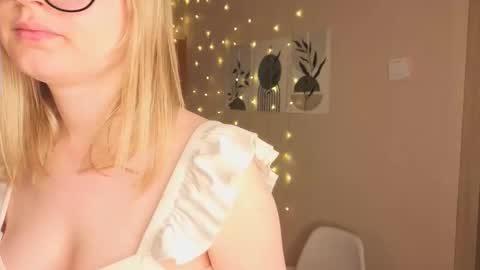 Snapshot of verocat chatting on 10, 11, 2025 Veronica online show from 10, 11, 2025