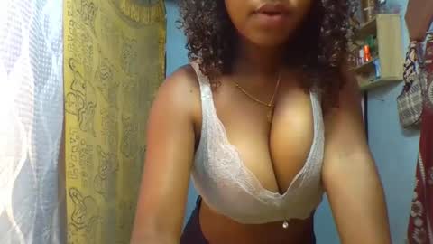 Snapshot of verolla31 chatting on 7, 1, 2025 verolla31 online show from 7, 1, 2025