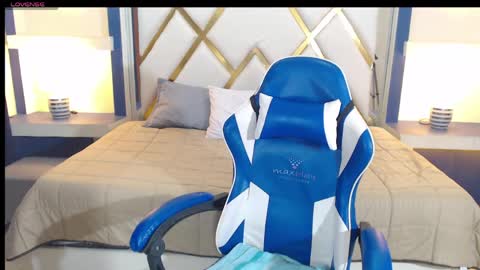 Snapshot of veronica_em1 chatting on 1, 4, 2026 VERONICA online show from 1, 4, 2026