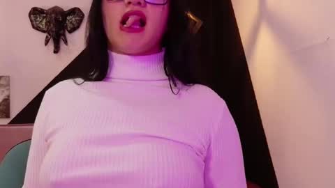   online show from 1, 12, 2025