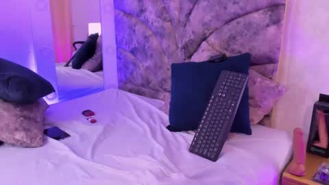 Veronica Olson online show from 31, 1, 2025