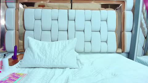 Snapshot of veronica_roose chatting on 2, 2, 2025 Veronica online show from 2, 2, 2025