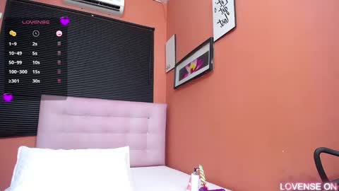 Snapshot of veronica_roose chatting on 11, 3, 2025 Veronica online show from 11, 3, 2025