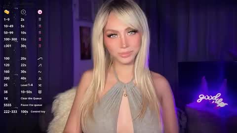 Snapshot of veronicafox_69 chatting on 25, 2, 2025 CALL ME VERONICA online show from 25, 2, 2025