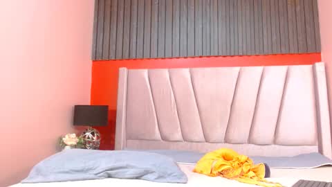 Veronica Robles online show from 30, 9, 2025