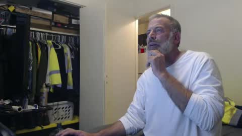 hairy man online show from 2, 2, 2025