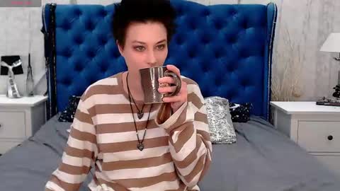 Snapshot of via_mayer chatting on 8, 7, 2026 Via online show from 8, 7, 2026