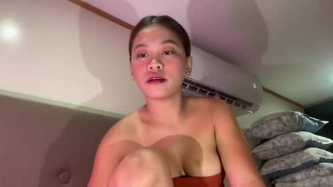 Snapshot of via_olala chatting on 4, 2, 2026 via_olala online show from 4, 2, 2026