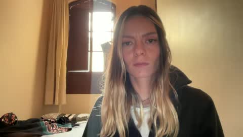 Snapshot of viajemos chatting on 1, 7, 2026 papichulo y mamichula online show from 1, 7, 2026