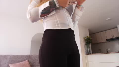 Vianca Cruz online show from 5, 3, 2025