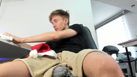 Snapshot of vibemygirl chatting on 1, 1, 2025 vibemygirl online show from 1, 1, 2025