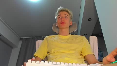 Snapshot of vibemygirl chatting on 15, 10, 2025 vibemygirl online show from 15, 10, 2025