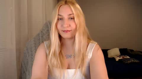 Snapshot of vibezgirl chatting on 11, 10, 2025 Amelia online show from 11, 10, 2025