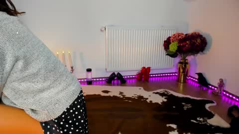 ViciousQueenu can call me Laura online show from 19, 11, 2025