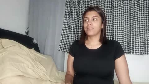 vickyhm22 online show from 4, 12, 2025