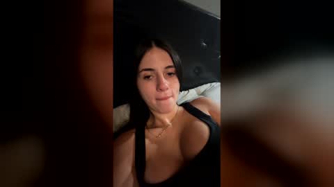 Snapshot of vickykissesof chatting on 5, 4, 2026 Vicky online show from 5, 4, 2026