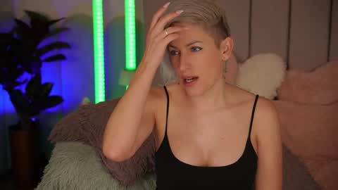 vickysecret96 online show from 16, 1, 2026