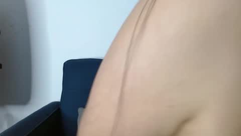 Snapshot of vicno_couple chatting on 1, 5, 2026 david and emma online show from 1, 5, 2026