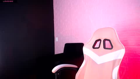 Snapshot of victoria_1126 chatting on 25, 4, 2026 victoria_1126 online show from 25, 4, 2026