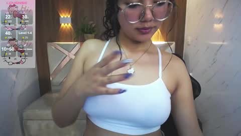 Snapshot of victoria_castillo_b chatting on 11, 11, 2025 victoria_castillo_b online show from 11, 11, 2025