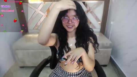 Snapshot of victoria_castillo_b chatting on 15, 11, 2025 victoria_castillo_b online show from 15, 11, 2025