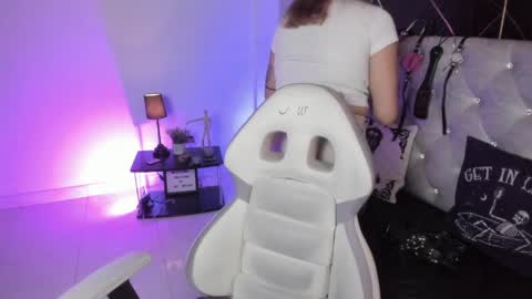 victoria_floyd1 online show from 10, 4, 2026