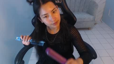 Snapshot of victoria_hernandez_t chatting on 1, 5, 2026 Victoria online show from 1, 5, 2026