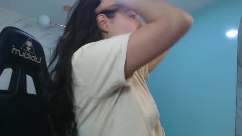 Snapshot of victoria_hernandez_t chatting on 3, 6, 2026 Victoria online show from 3, 6, 2026